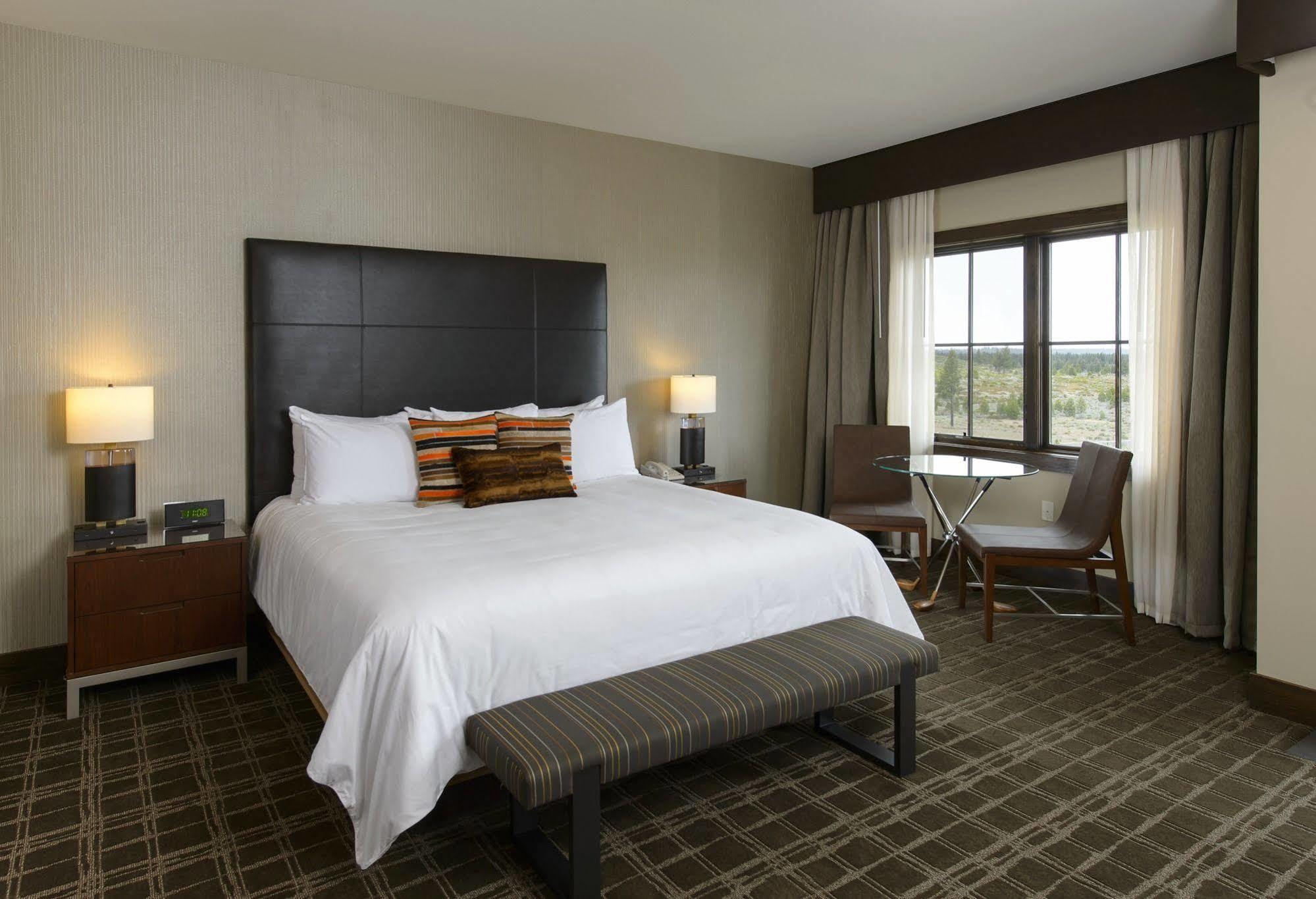 Tetherow Hotel Deschutes River Woods Bagian luar foto
